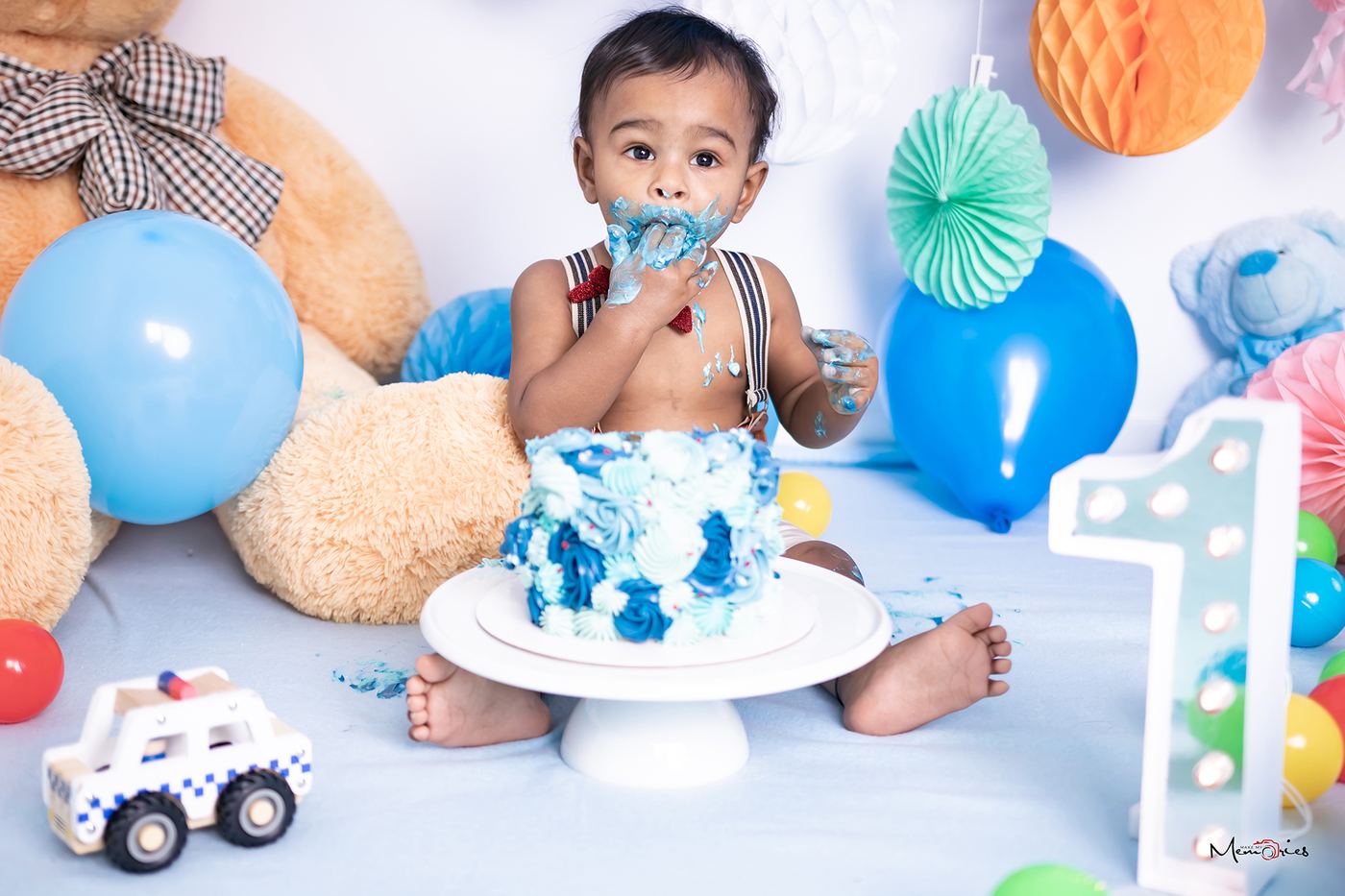 Cake smash birthday photography scene